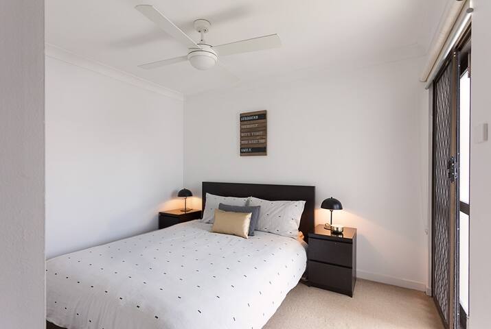 Perfect ocean views amazing location and modern gallery image 5