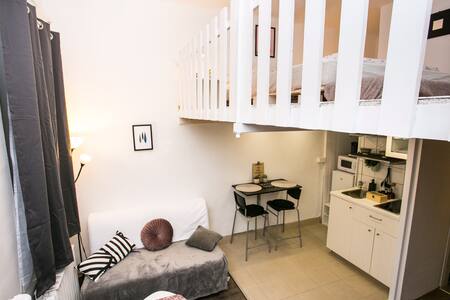 AC/selfcheckin/Parliament-Oktogon-Downtown 10 min!