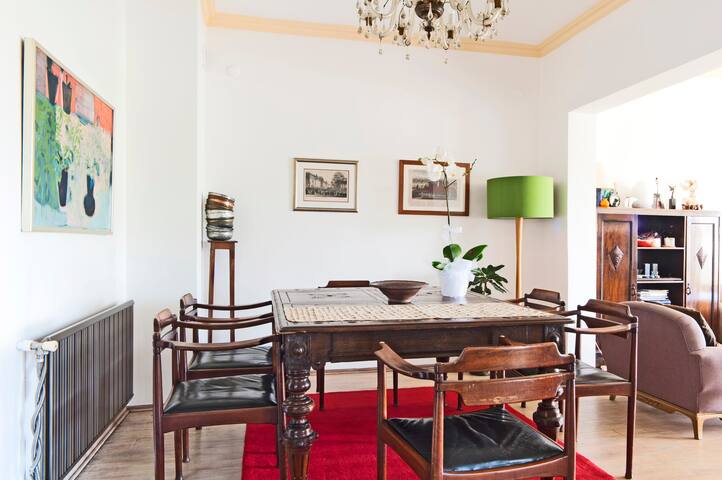 Beautiful Triplex in City Center gallery image 2