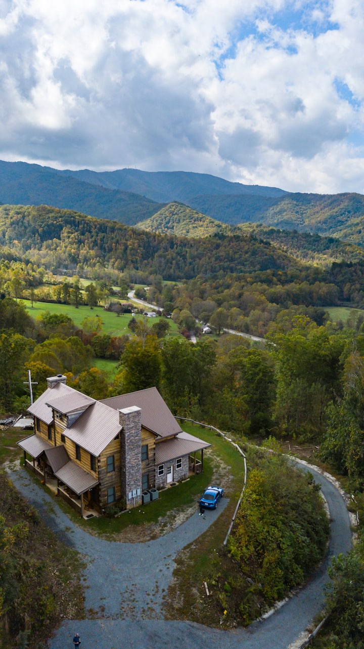 Majestic Valley View Lodge Cabins for Rent in Robbinsville, North