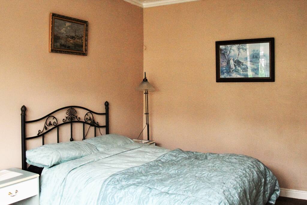Guest bedroom