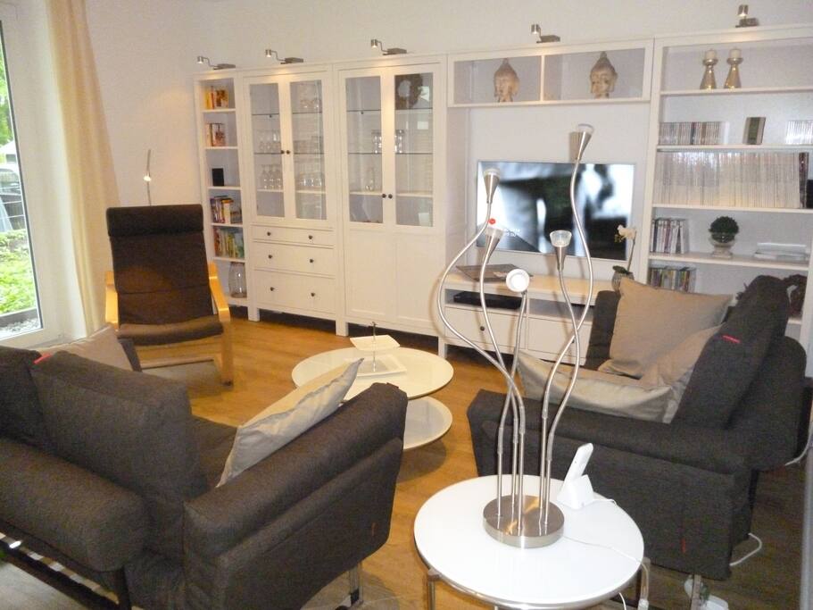 Blick in das Wohnzimmer von der Diele