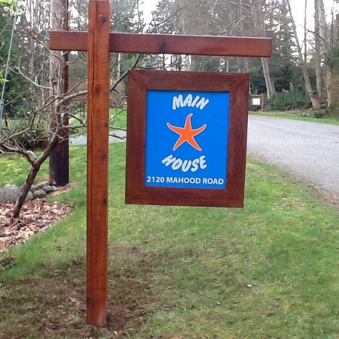 The sign on Mahood Road