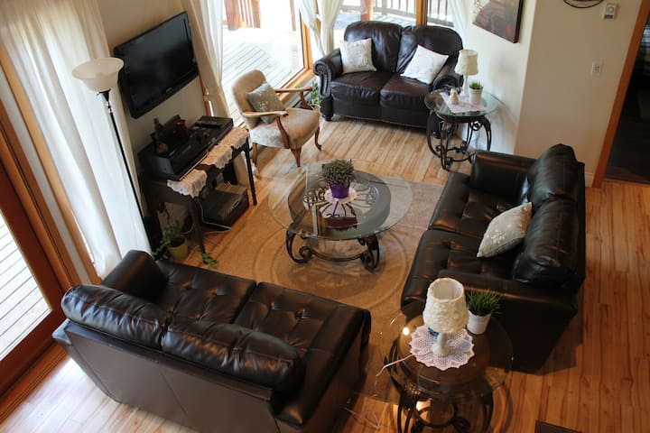 Celtic Place Mountainside Chalet - Salt Spring Island