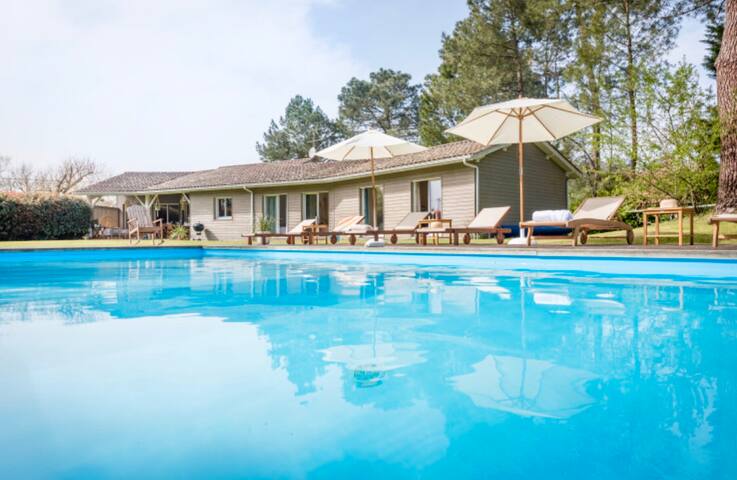 « La Pignada » villa avec piscine au cœur des pins gallery image 2