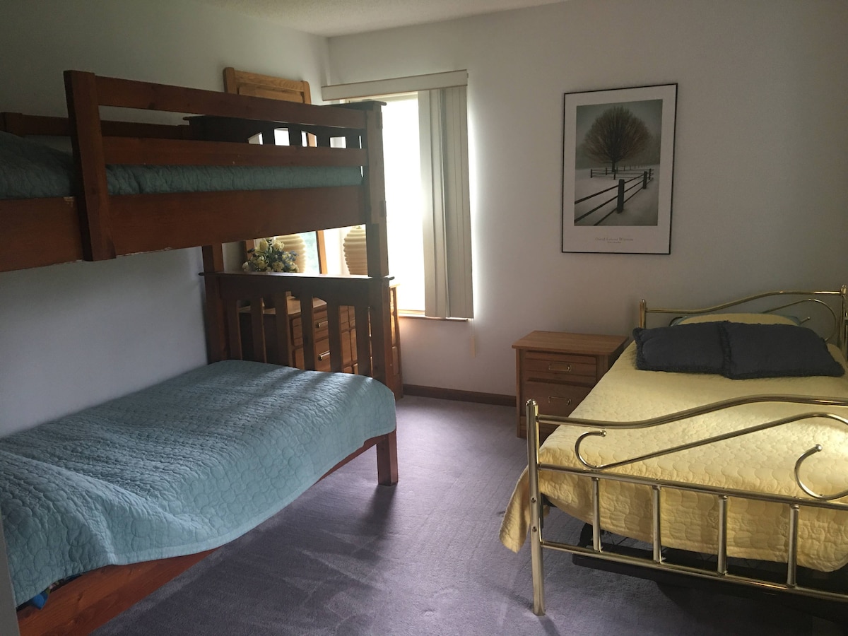 Kitanda cha ghorofa na kitanda cha ghorofa