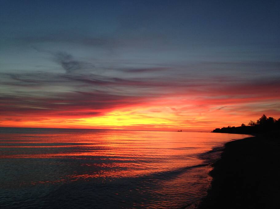 Point Clark Log Cabin A Short Walk to Lake Huron Cottages for Rent