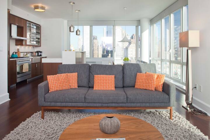 Breathtaking City Views 3 Bed Apt. in Lincoln Sq! gallery image 5