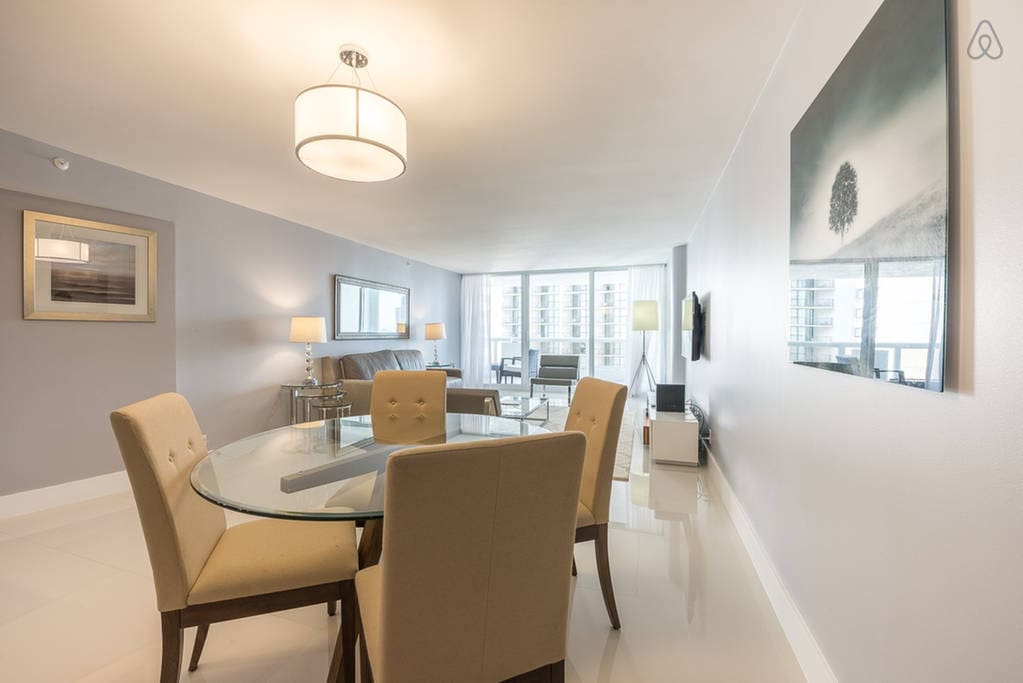 The Grand 2242 | 1bed/1.5bath | Free Valet Parking"