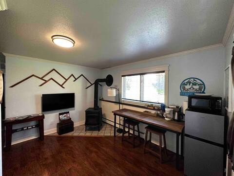 Private Suite with Mountain Views