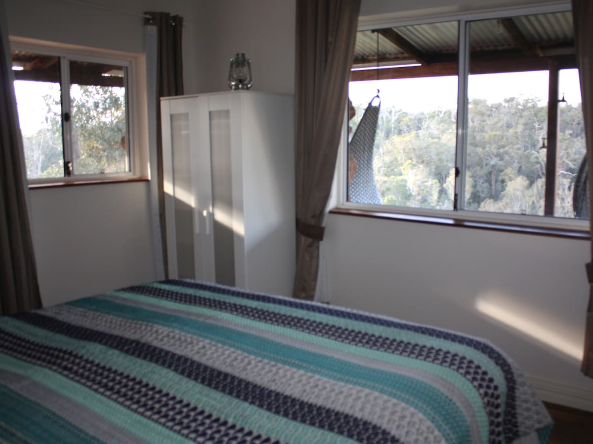 Tazama kutoka chumba kikuu cha kulala