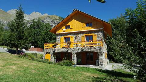 Large cozy studio quiet Wi-Fi Porte du Mercantour