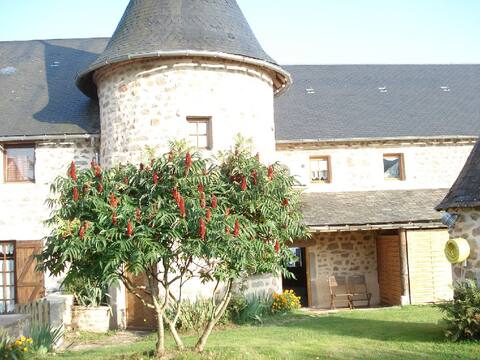 house and pool cottage near the lakes
of Morvan