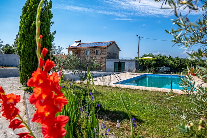 Quinta do Faísca is close to what you need!