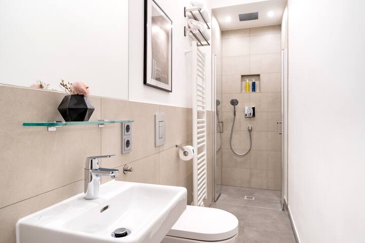 4-Bedroom Apartment (130qm), 2 Bathrooms & Balcony gallery image 4