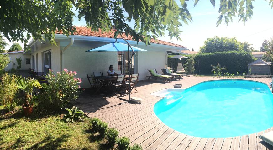 Charming home, heated swimming-pool gallery image 2