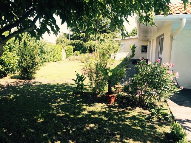 Charming home, heated swimming-pool gallery image 3