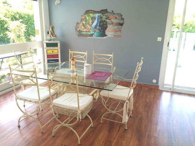 Charming home, heated swimming-pool gallery image 5