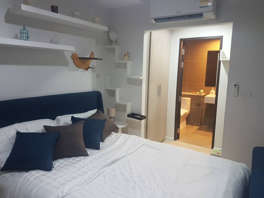 Modern-Clean and comfortable Queen mettress.