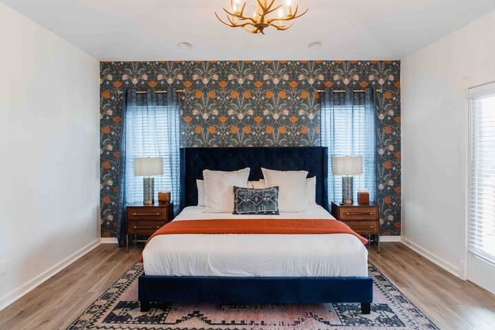 Austin Villa w Pool + Spa + Gameroom+Highland Cows gallery image 2