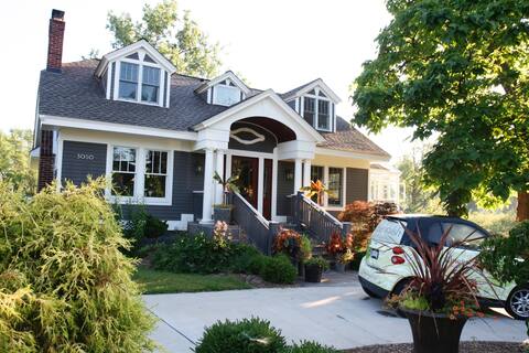 The Montgomery-Historic Lakefront Home  / house