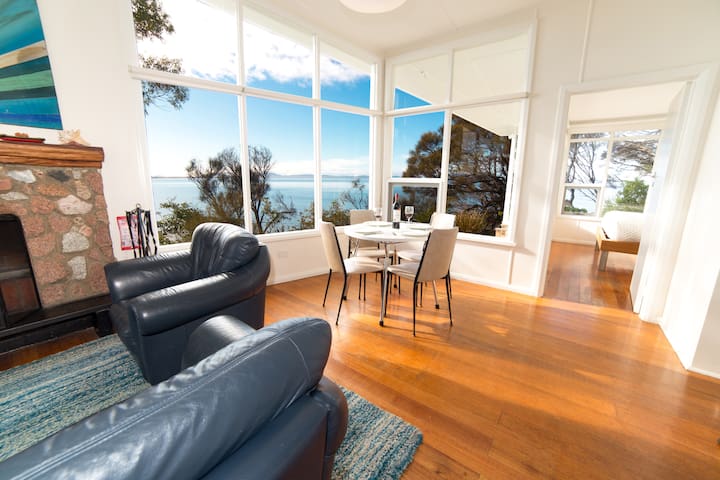 The Hideaway – beachfront seclusion