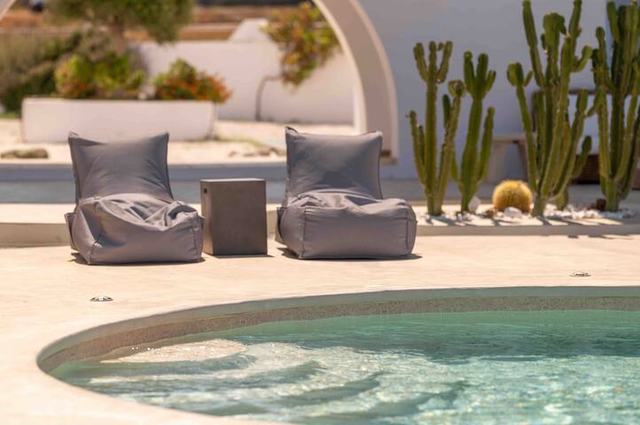 Luxury Villa , with unique architecture gallery image 5