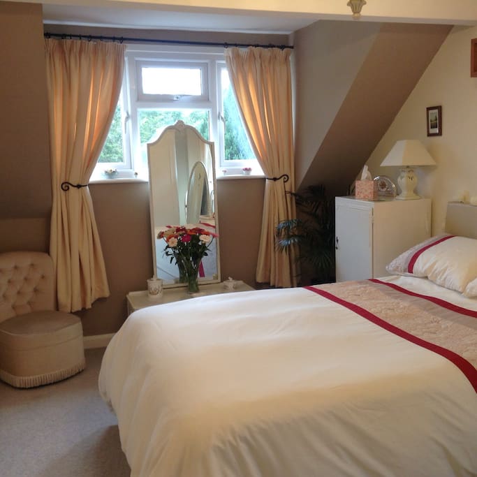 Double guest bedroom (front), sleeps 2/3