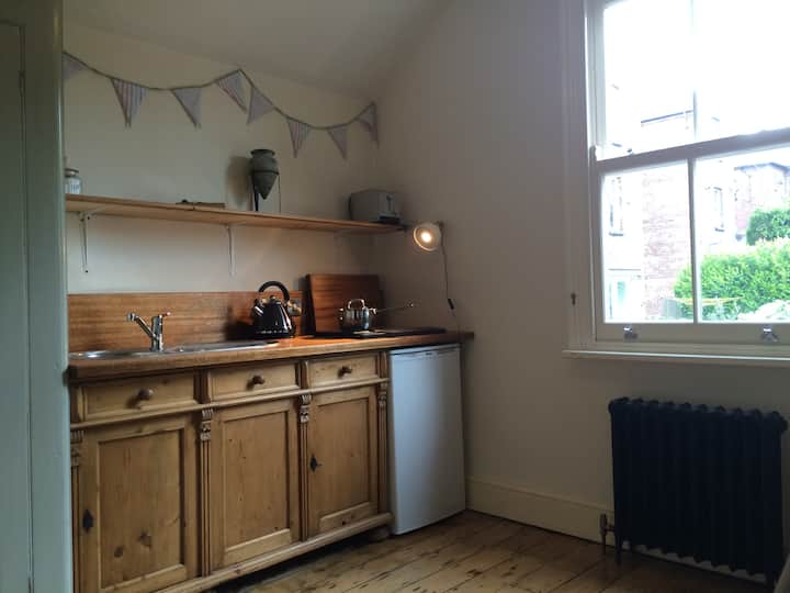 Exquisite King Size Bedroom & Private Bathroom - Nottingham