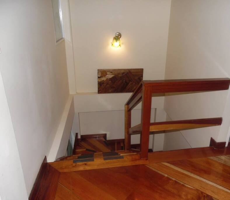 Escalera que conduce a el primer piso