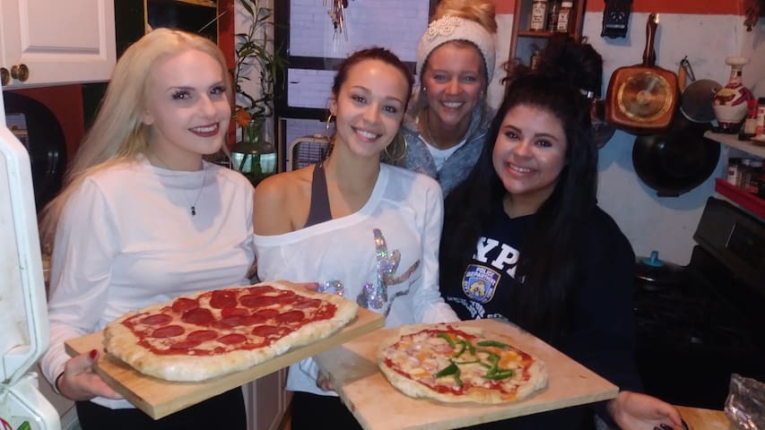 Friends & Fun ! Sleeps 12. Big Monthly Discount !