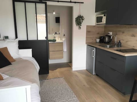 Top performing Airbnb: New studio in the quiet of a cul-de-sac in Vertou