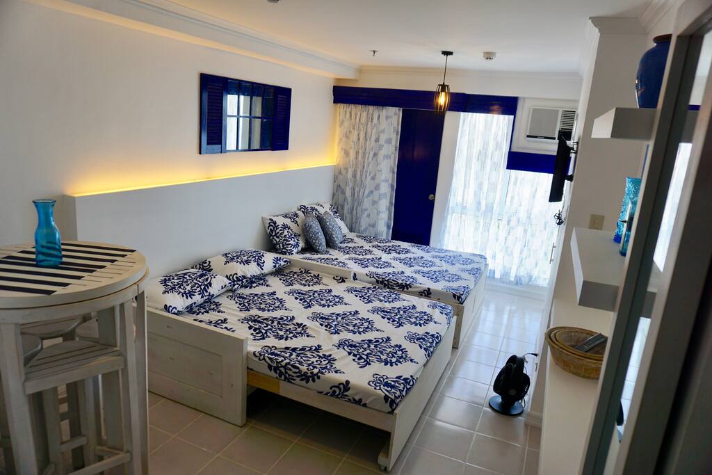 Day Bed converts into a Queen Bed