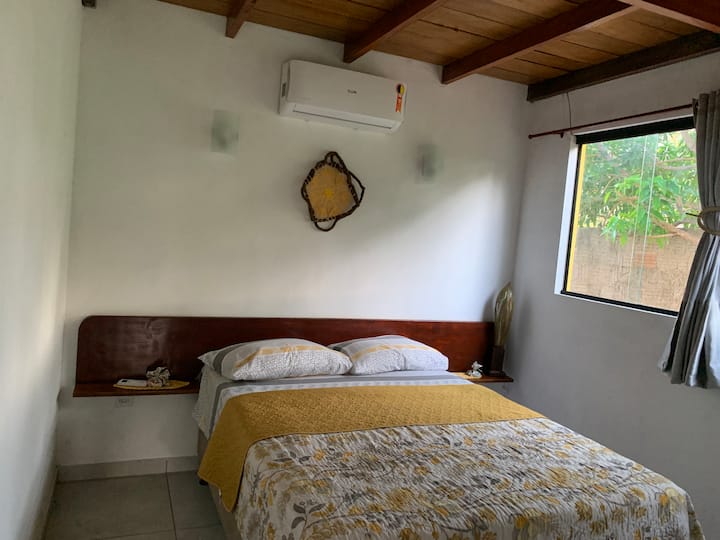 Სახლი ოთახი კონდიციონერით.