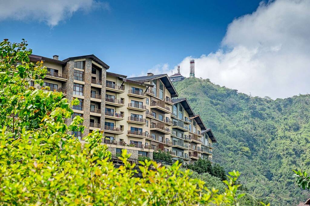 The Woodridge Place in Tagaytay Highlands