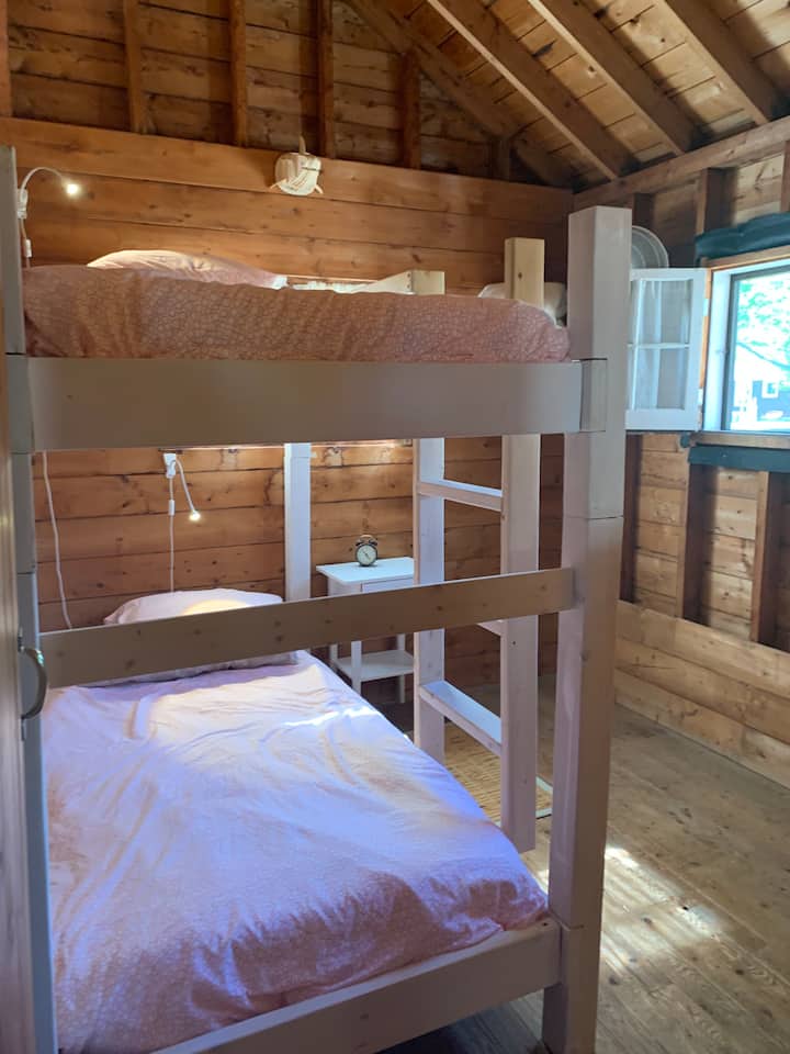 Bedroom 2: sturdy bunk beds(Shark Room)