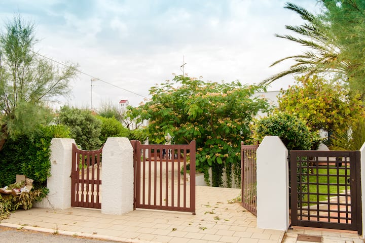 OSTUNI VILLA A POCHI PASSI DAL MARE