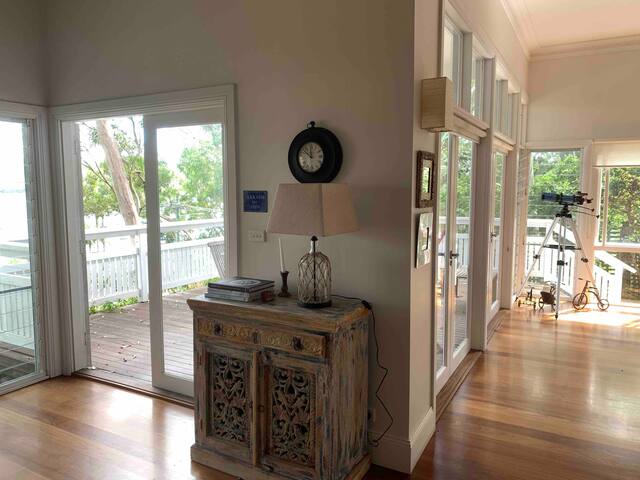 Beach house overlooking Pittwater gallery image 3