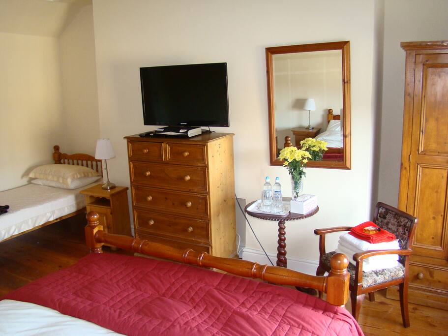 King Size bed and Single bed