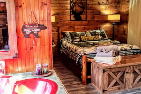 Little Cabin in the Smokies, Private and romantic!