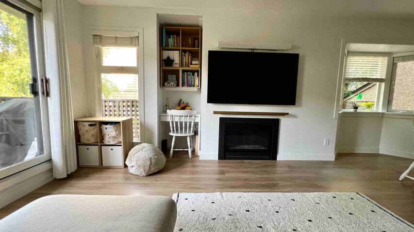 Kitsilano Beach Family Friendly 2 Bedroom Apmt gallery image 4