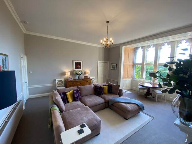 Stunning New Town Georgian Flat City Centre Views