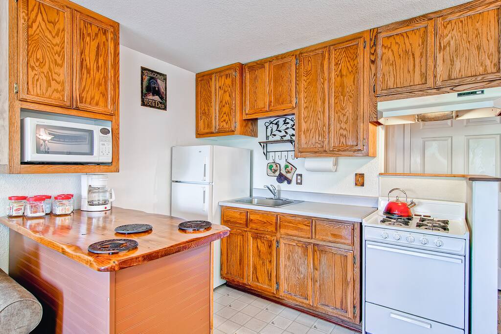 Full kitchen, spices, coffee and tea provided ;)