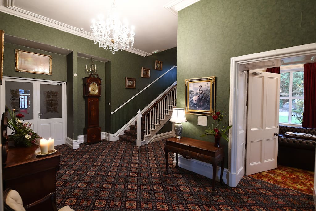 Glenduff Manor has been beautifully restored and maintained to meet the needs of the discerning traveler. Beautiful fabrics and elegant antique furniture invite you in to a world far removed from the hustle and bustle of modern life.