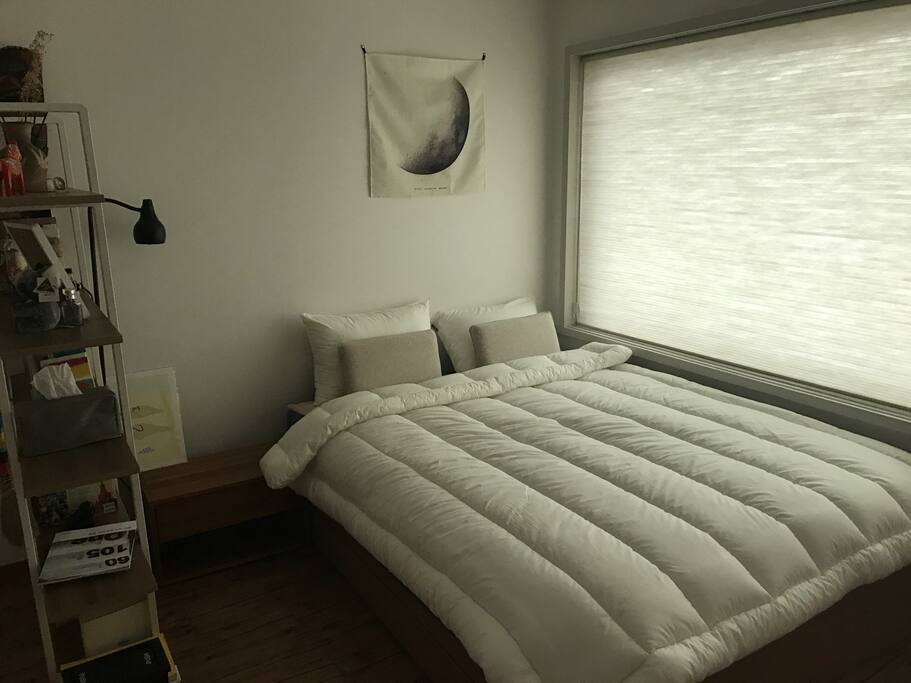 Guest room- downstairs
1층 손님방