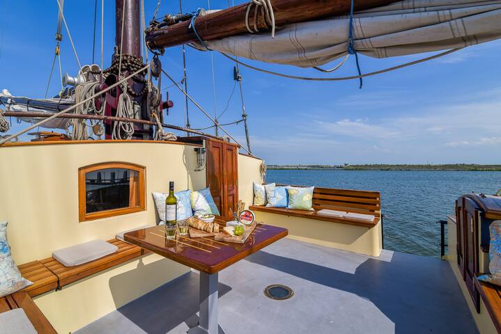 Sailingship Waterwolf, unique group accomodation gallery image 2