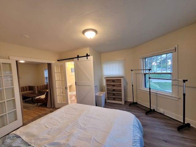 Historical 5 bed House in Downtown on Main Street gallery image 4