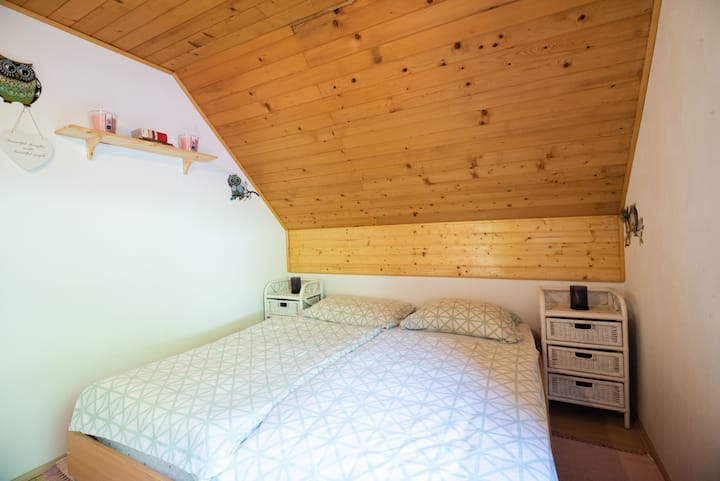 Chumba cha kulala cha ghorofani kwa 2