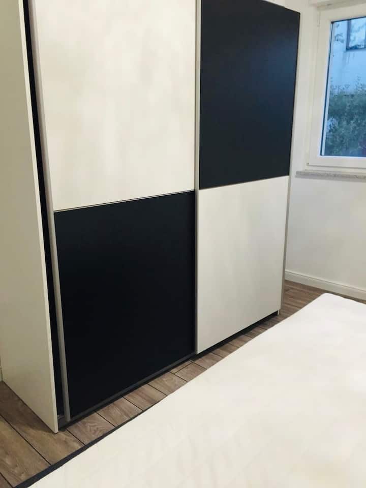 מלתחה מרווחת בכל חדר