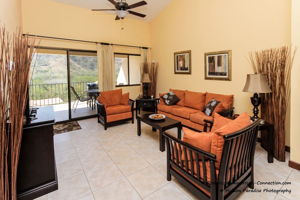Large comfortable living room with flat screen TV/DVD